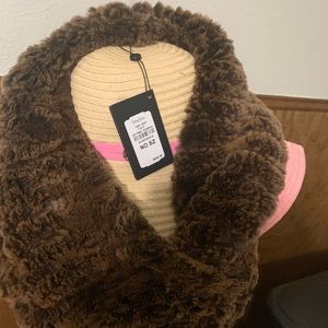 New Neiman Marcus Cashmere Collection Scarf .